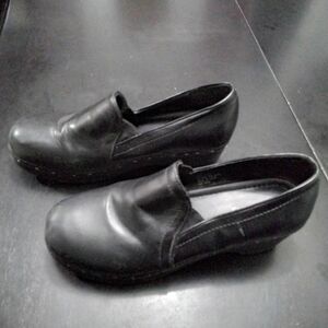 DOCKERS WOMEN'S COMFORT BLACK LEATHER CLOGS